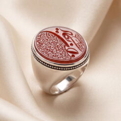 Close view of the engraved Yemeni agate in the Wa In Yakad silver ring, showing the beaded silver bezel